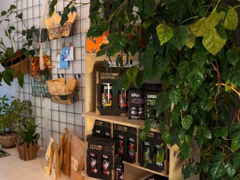 стеллаж с удобрениями